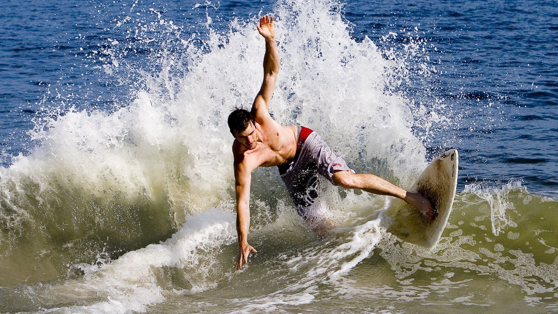 开云app-奥卡拉汉决赛表现引发热议，奥卡卡拉拉