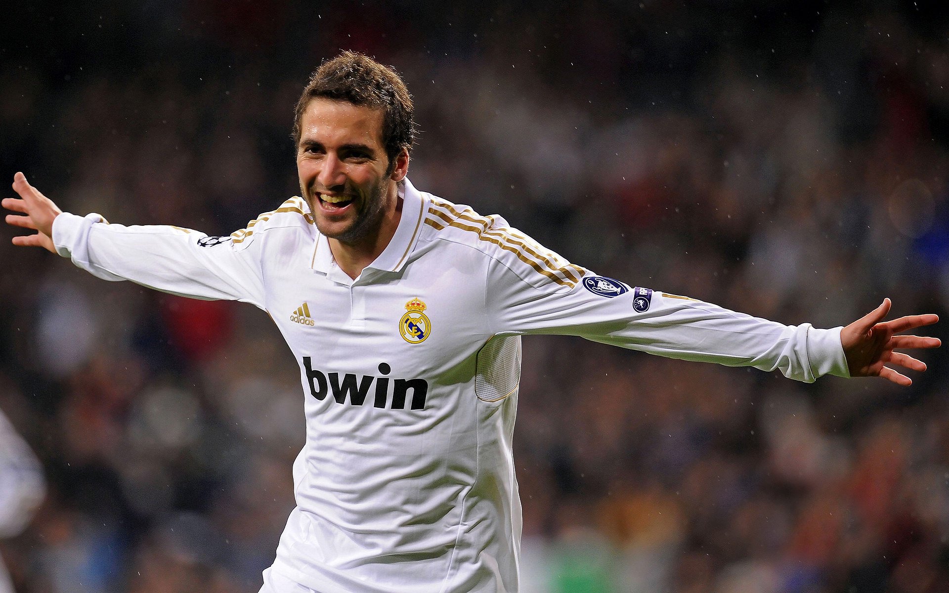 开云体育官网app-英国队后半程强势发力夺得佳绩，英国队后卫